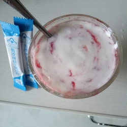 美味草莓酱酸奶