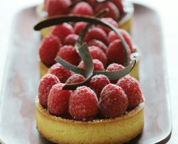榛子树莓塔 Raspberry and hazelnut tart