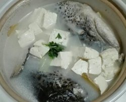 三文鱼鱼头炖豆腐