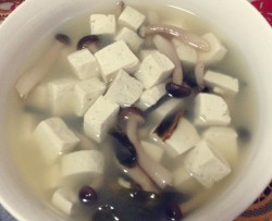 真姬菇豆腐汤