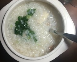 鸡丝花生干贝粥