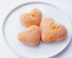 火龙果爱心面包