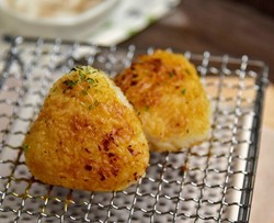 味增蛋黄酱烤饭团