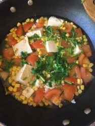 玉米西红柿豆腐汤