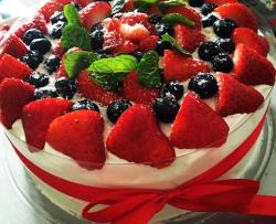 草莓大蛋糕