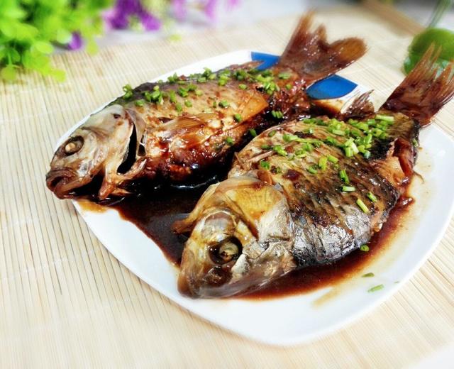 红烧鲫鱼塞肉糜
