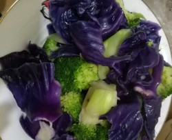 蒜末西兰花紫甘蓝