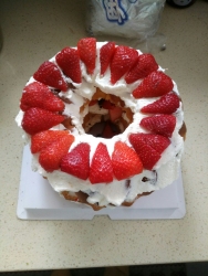 奥利奥草莓裸蛋糕