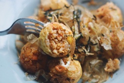 伪章鱼烧的蛋包饭