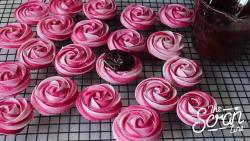 超美的玫瑰花蛋白饼