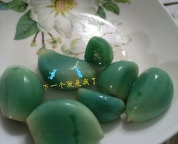 肯定会绿的腊八蒜