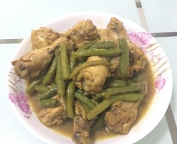 四季豆焖烧鸡腿