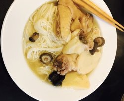 冬笋鸡汤面