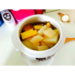 一道甜品闪过:苹果梨子菠萝汁