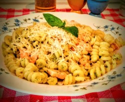 三文鱼烩西葫芦酱汁螺旋面-- Fusilli al pesto di zucchine con salmone