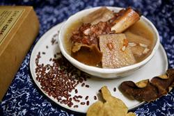 廣東老火湯--粉葛赤小豆鯪魚豬骨湯