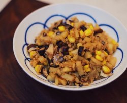 香菇虾皮玉米土豆藜麦焖饭