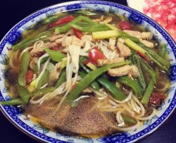 猪肉豆角丝汤面