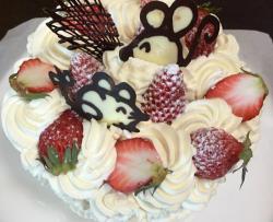 草莓鲜奶生日蛋糕