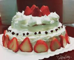 送给女儿三岁生日的草莓生日蛋糕