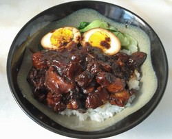 柚记の台式卤肉饭