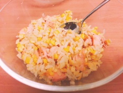 三文鱼玉米蛋炒饭