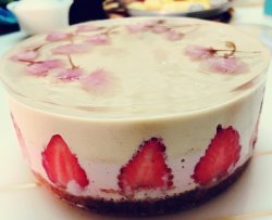 草莓芒果双层慕斯蛋糕