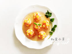 宝宝辅食:黄金玉米鲜虾球—虾肉的鲜美与玉米的清甜混合在一起,趁热淋上自制酱汁,开始享用吧