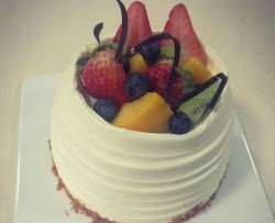 丰盛水果蛋糕