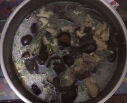 木耳红枣小香菇排骨汤
