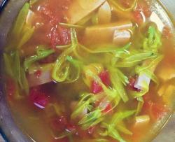 黄花菜番茄火腿汤
