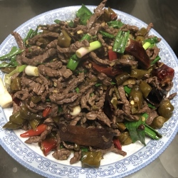 酸辣椒炒牛肉