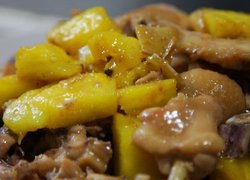 粤式菠萝炒土鸡的做法
