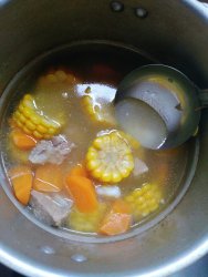 简易高压锅版玉米胡萝卜排骨汤
