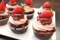 草莓巧克力纸杯蛋糕