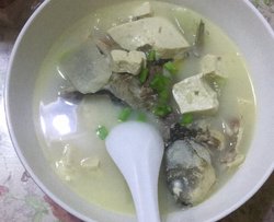 鲫鱼豆腐汤