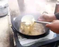 新疆羊肉焖饼