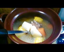 猪骨红萝卜玉米山药汤
