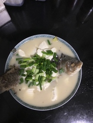 鲫鱼豆腐汤