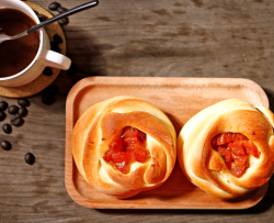 Bakingpie-中式花卷面包&香肠沙拉包