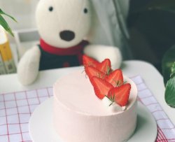 粉色草莓戚风蛋糕
