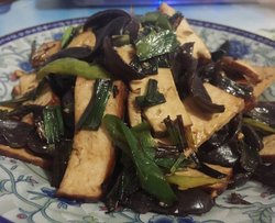 木耳炒香干