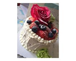鲜花草莓蛋糕