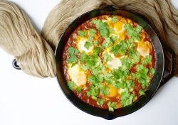 番茄焗蛋Shakshuka,一家人的周末brunch