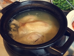 蛤蜊蒜头鸡汤