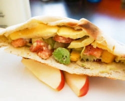 口袋三明治|热情芒果沙拉与皮塔饼的完美结合