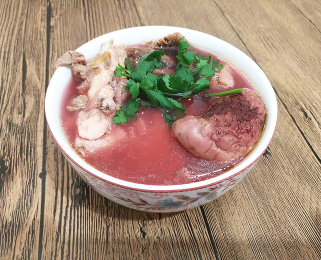 红菇土鸡薏米养颜汤
