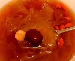 银耳红枣莲子羹