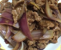 洋葱炒牛肉