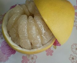 巧剥柚子皮